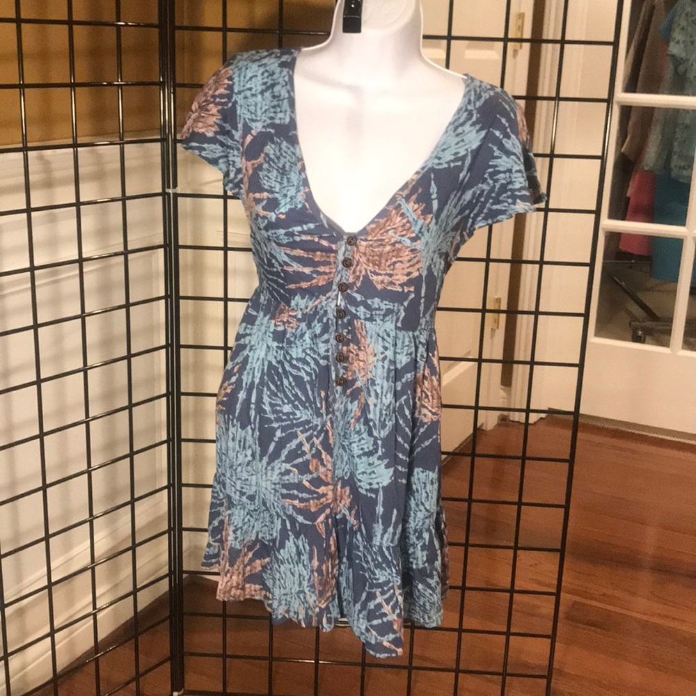 Short Sleeve Dress with feather pattern